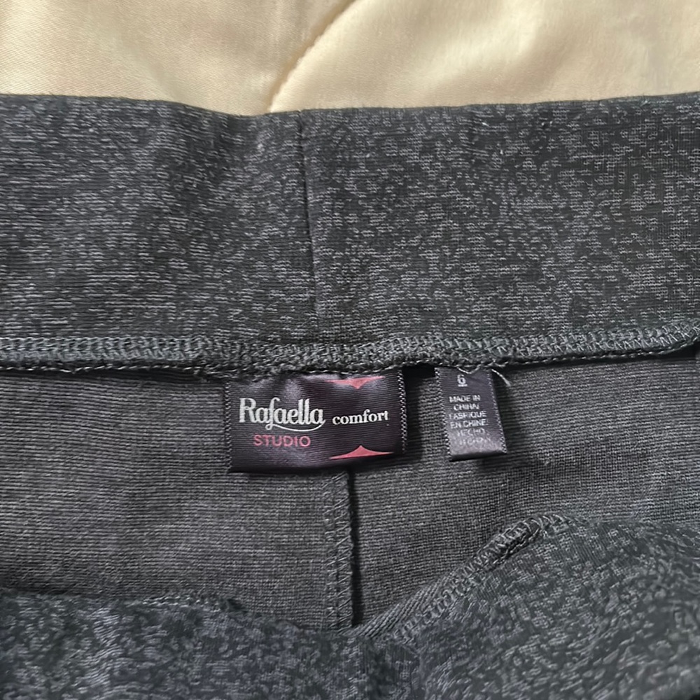 Ladies pull on stretch pant in grey/black pattern size 6